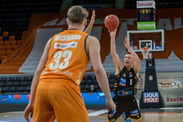 发球和积极 发球和积极