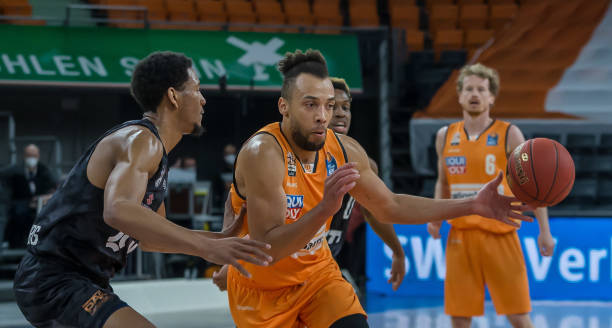 对同一劲敌 对同一劲敌